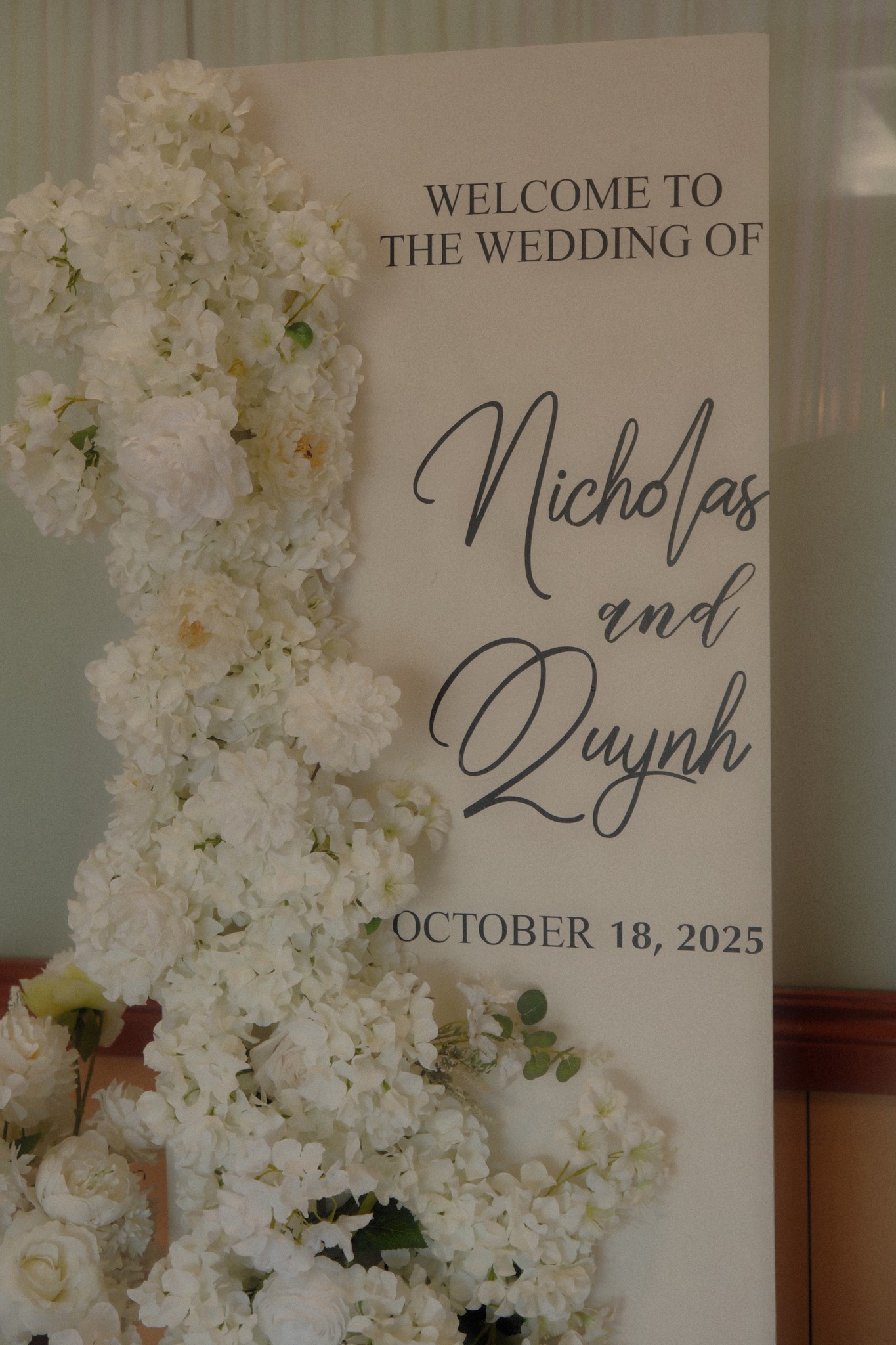 Floral installation wedding 0001Decor